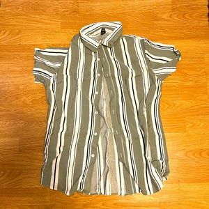 L SHEIN Short Sleeve Button Up